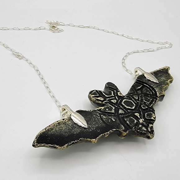NEW large ceramic & silver BAT NECKLACE perfect goth witch HALLOWEEN gift 🎁 - Picture 6 of 7
